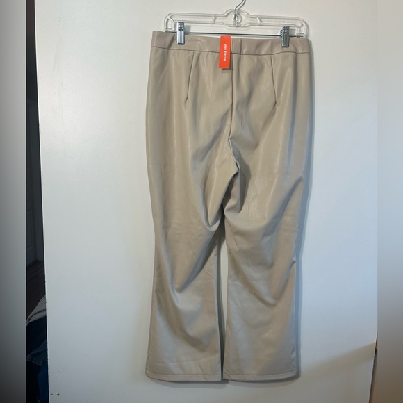 NWT JOE FRESH FAUX LEATHER WOMEN PANTS IN CREAM COLOUR SIZE 10 - Picture 6 of 10